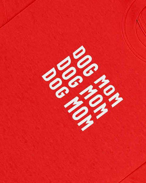 Repeated Dog Mom print close-up on red oversized tee – Hoomans India