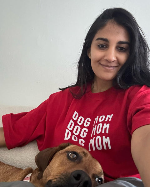 Real customer in the red Dog Mom Everyday oversized tee taking a selfie with her dog, Hoomans India