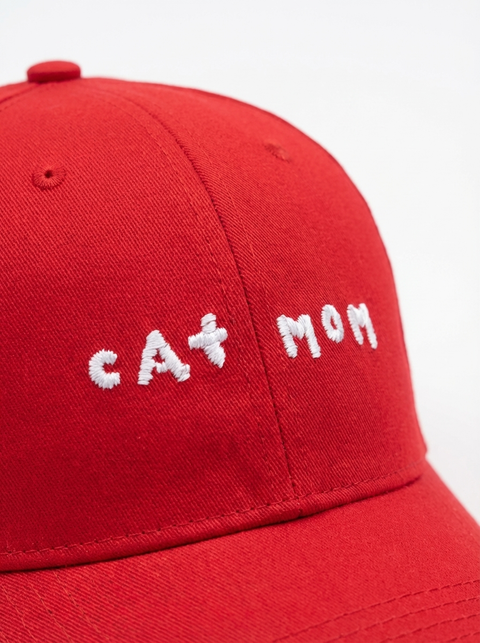 Cat Mom cap lifestyle shot – Hoomans India