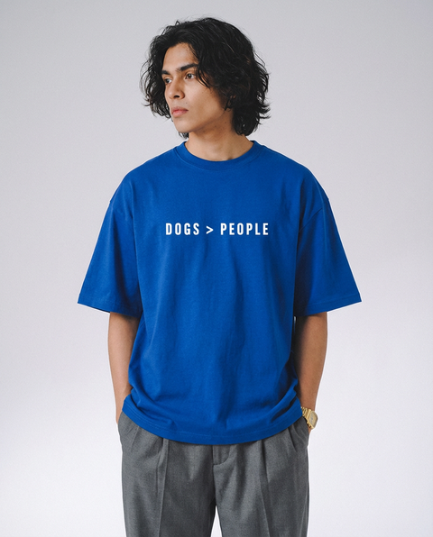 Dogs Greater Than People royal blue tee lifestyle shot – Hoomans India