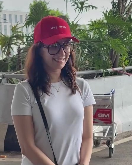 Shraddha Kapoor in a red Hoomans cap at the airport