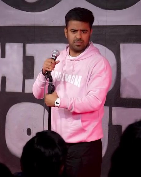 delhiwalla on stage in the pink Hoomans Dog Mom hoodie