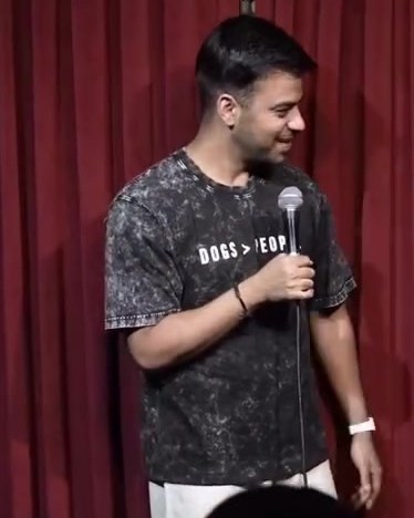 delhiwalla on stage in the Hoomans Dogs > People tee